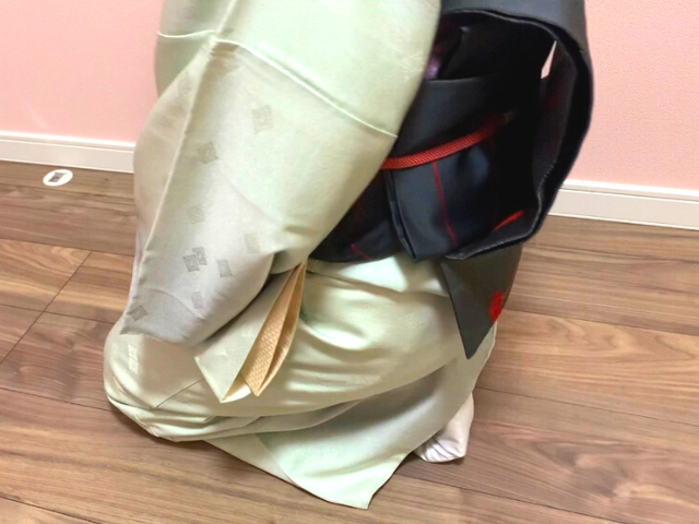 着物での正座『立ち方』②