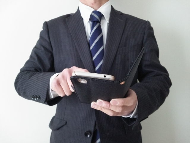 仕事を急に辞めたくなったら【専門家への依頼】