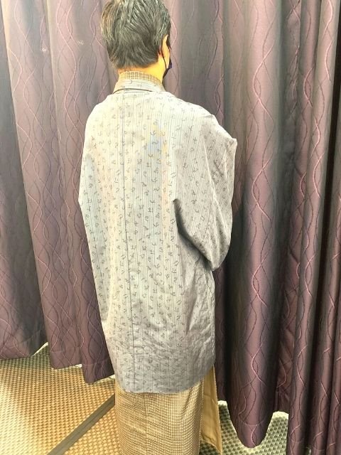 男性着物の後ろ姿